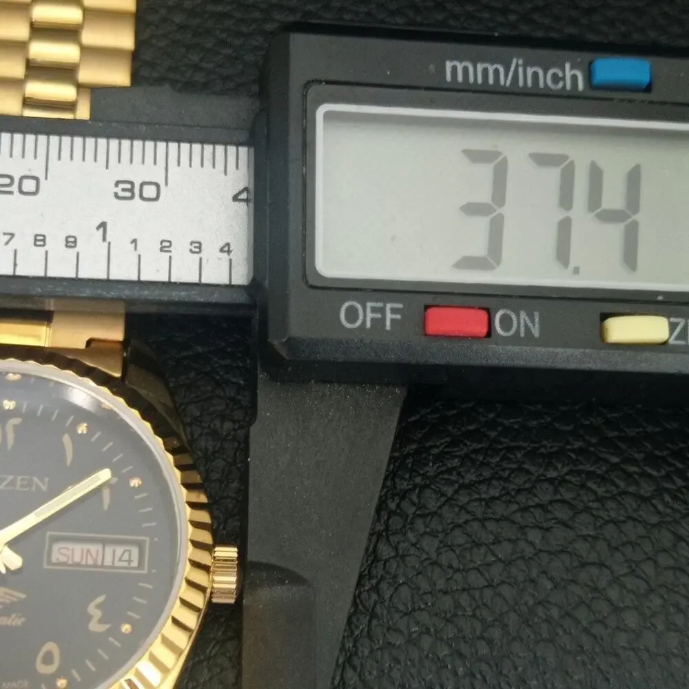 Vintage 1987 Citizen Automatic Mens Gold Watch W/daydate & Black accents